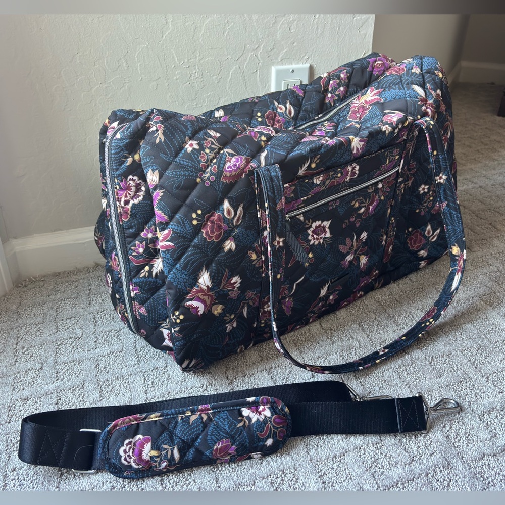 Vera Bradley Lay Flat Performance Twill Garden
Dream Duffle (discontinued) NWOT